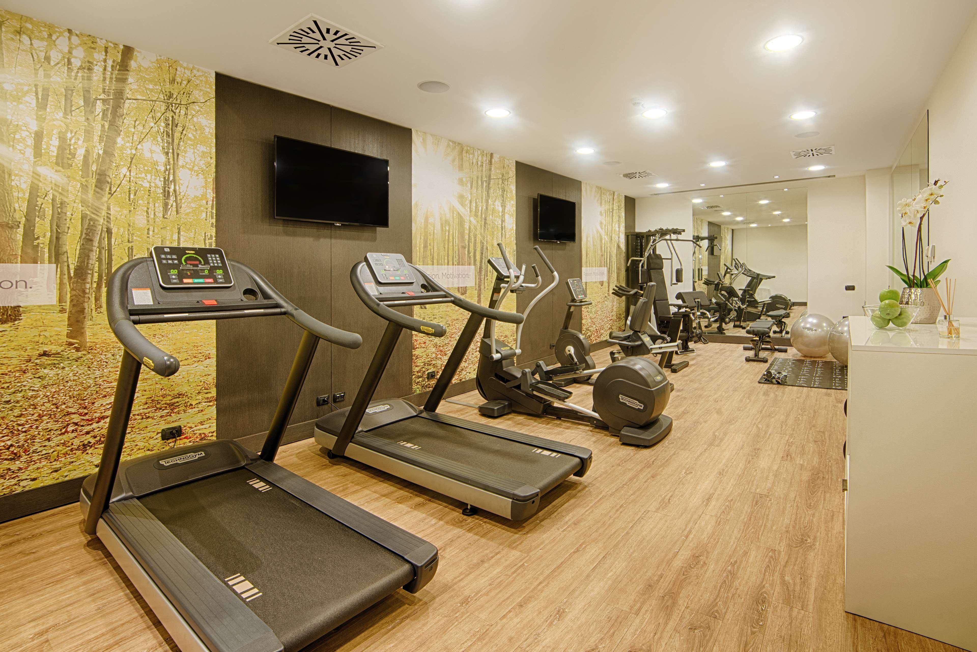 Nh Collection Milano President Hotel Ngoại thất bức ảnh A gym at a hotel