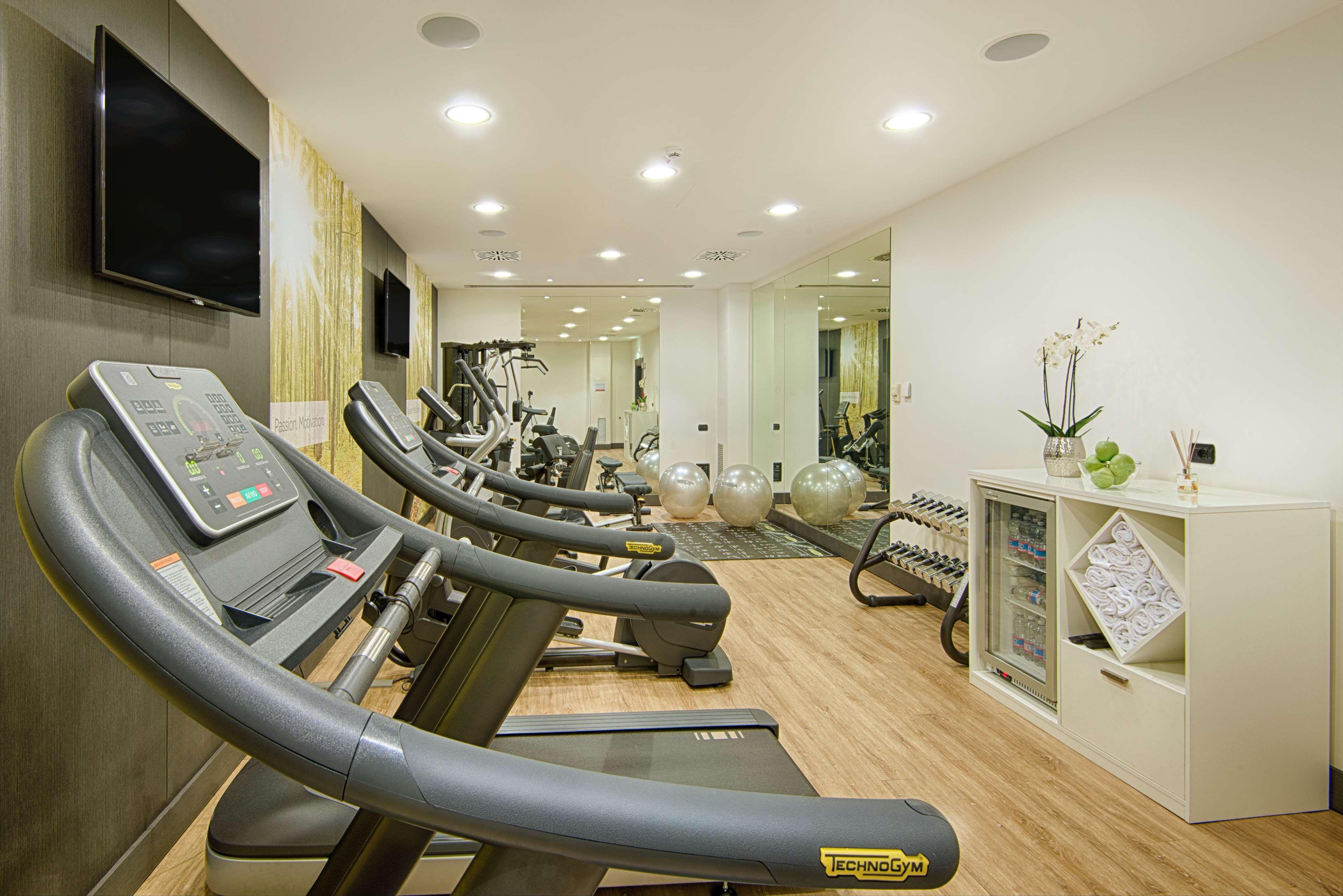 Nh Collection Milano President Hotel Ngoại thất bức ảnh The gym at the hotel