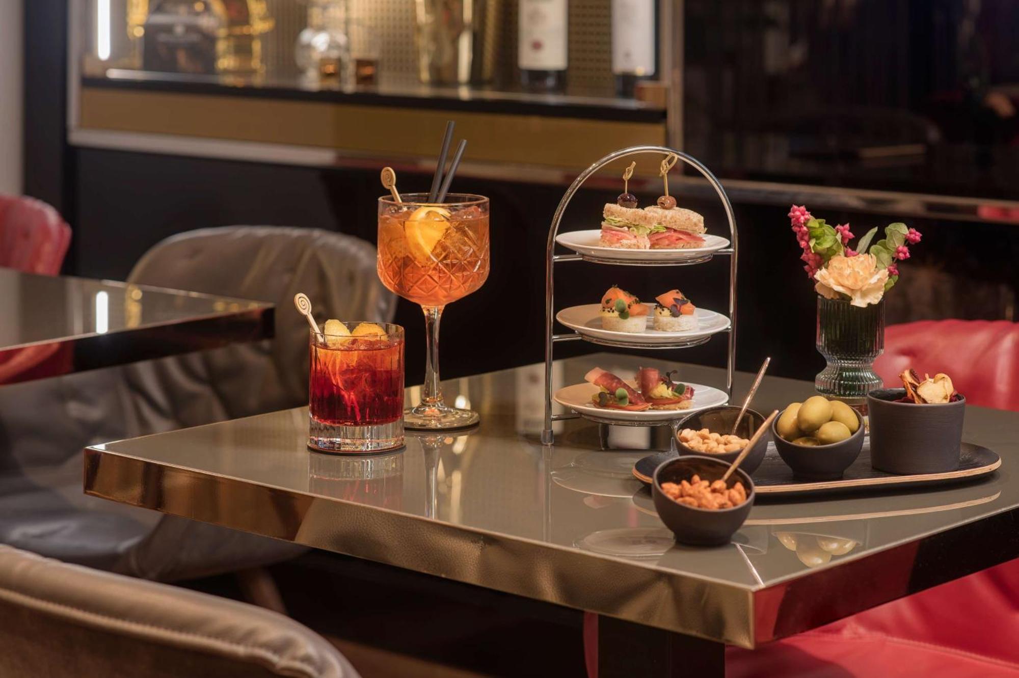 Nh Collection Milano President Hotel Ngoại thất bức ảnh The Bar at The Ivy Collection
