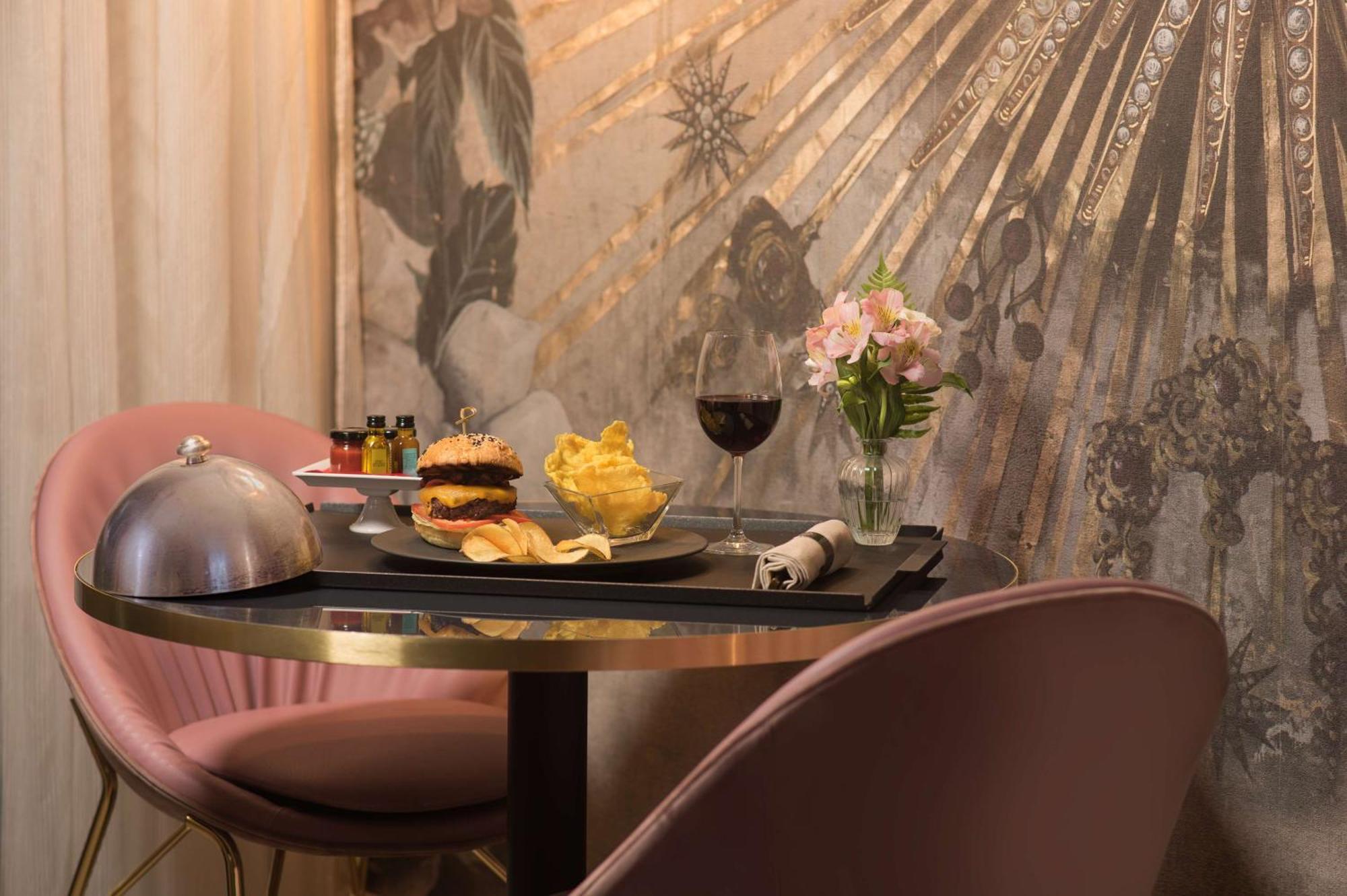Nh Collection Milano President Hotel Ngoại thất bức ảnh A table at the restaurant